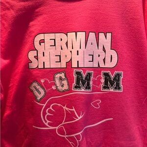 NWOT Gildan Custom Made German Shepherd Mom Pink Short Sleeve Tee Women’s XL